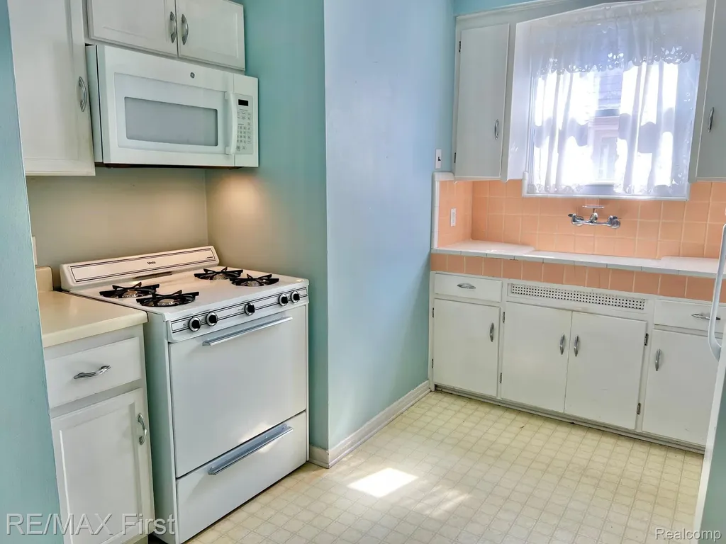 1618 Anita Avenue Grosse Pointe Woods City MI 48236