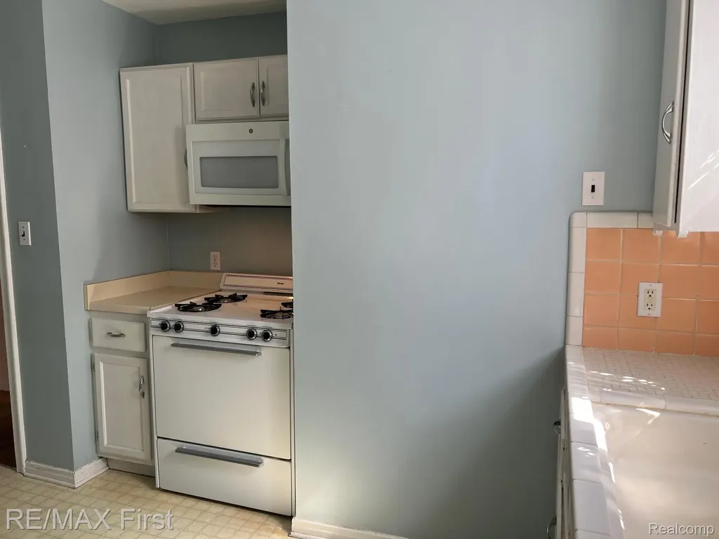1618 Anita Avenue Grosse Pointe Woods City MI 48236