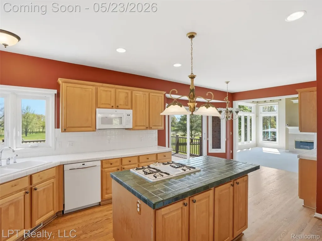860 Troon Highland Charter Township MI 48357