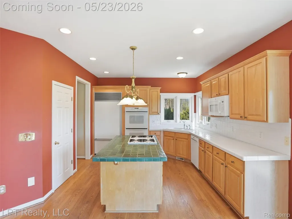 860 Troon Highland Charter Township MI 48357