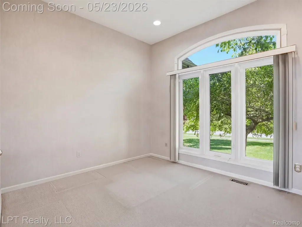 860 Troon Highland Charter Township MI 48357
