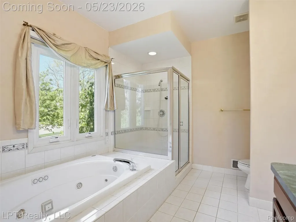 860 Troon Highland Charter Township MI 48357