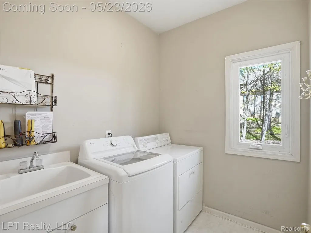 860 Troon Highland Charter Township MI 48357
