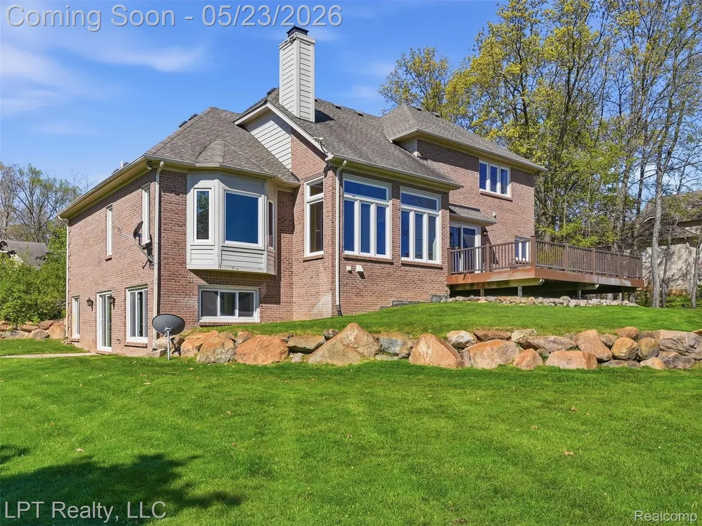 860 Troon Highland Charter Township MI 48357