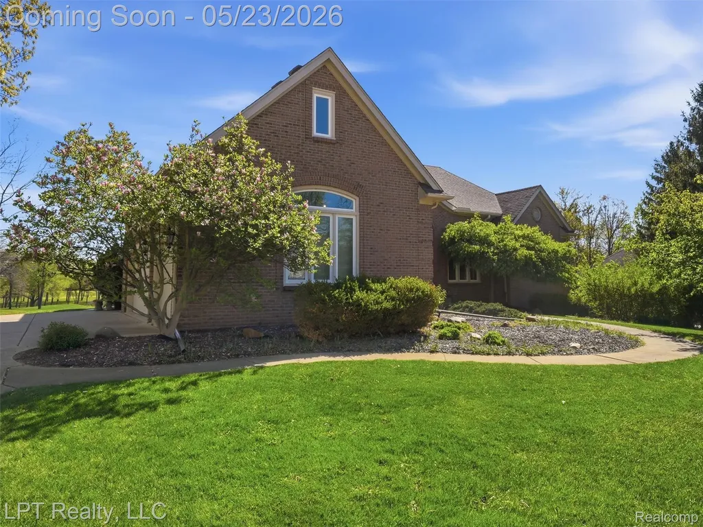 860 Troon Highland Charter Township MI 48357