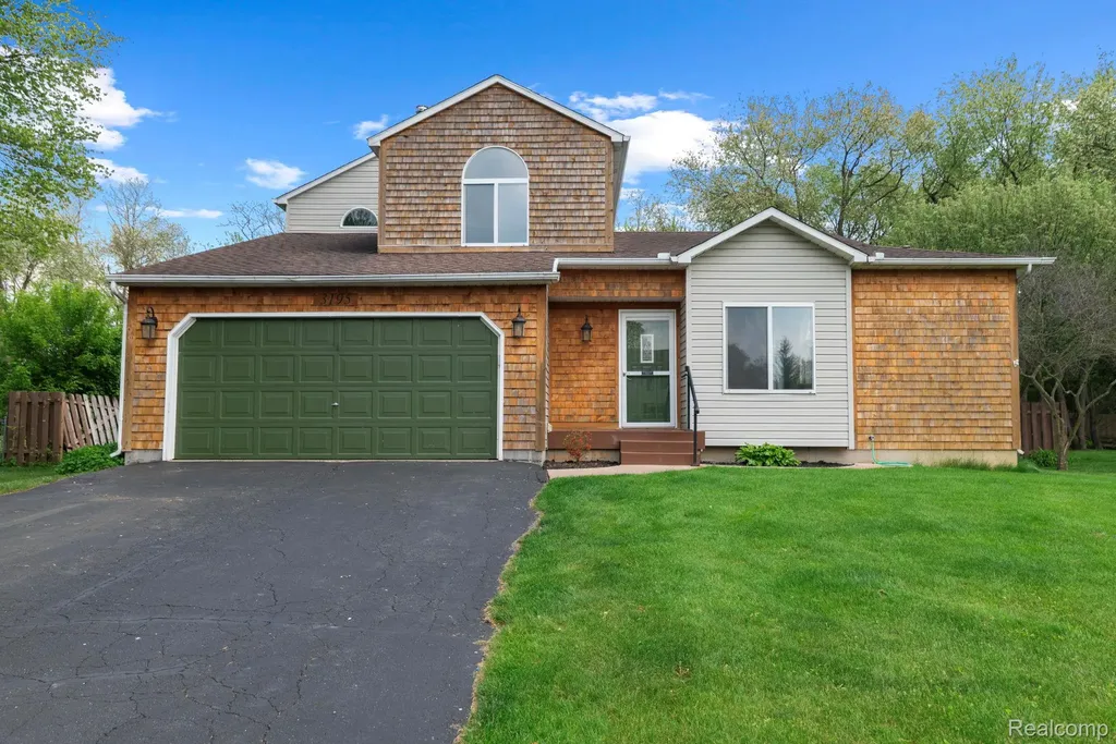 Brighton Township MI, 3195 Sandpoint Drive