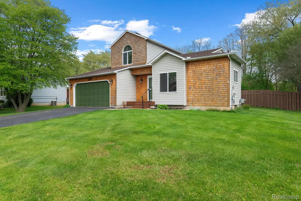 3195 Sandpoint Drive Brighton Township MI 48114