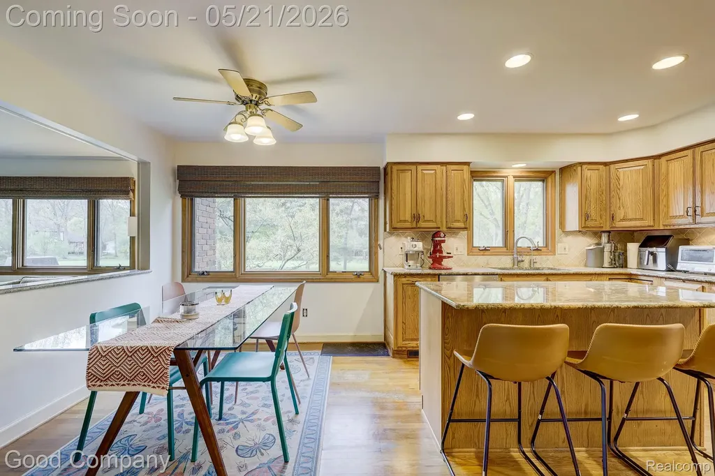 2584 Devonwood Drive Troy City MI 48098