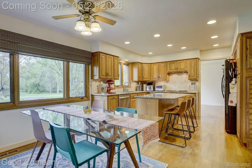 2584 Devonwood Drive Troy City MI 48098