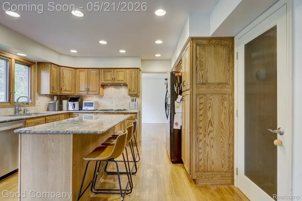 2584 Devonwood Drive Troy City MI 48098