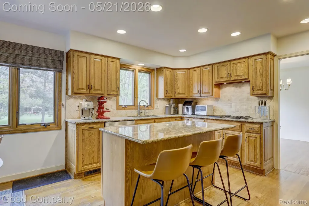 2584 Devonwood Drive Troy City MI 48098
