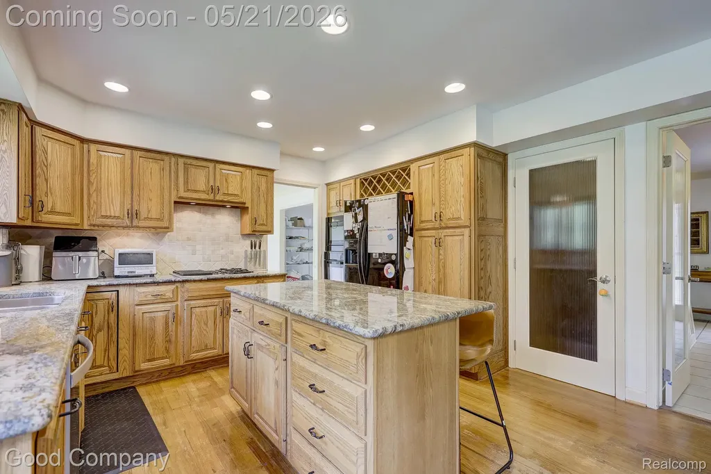 2584 Devonwood Drive Troy City MI 48098