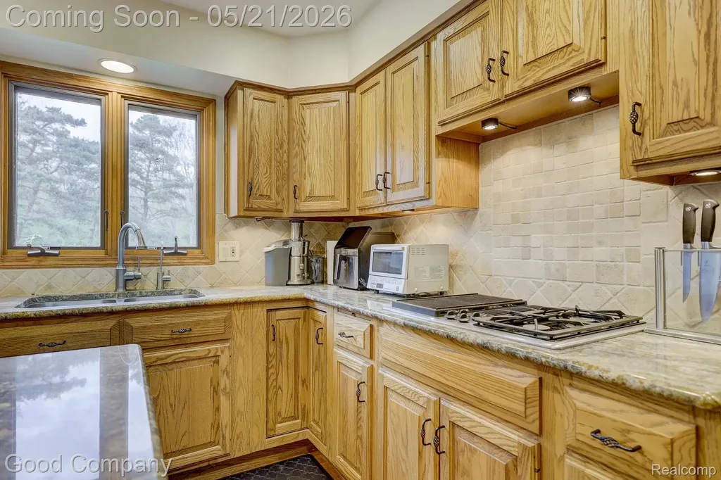 2584 Devonwood Drive Troy City MI 48098