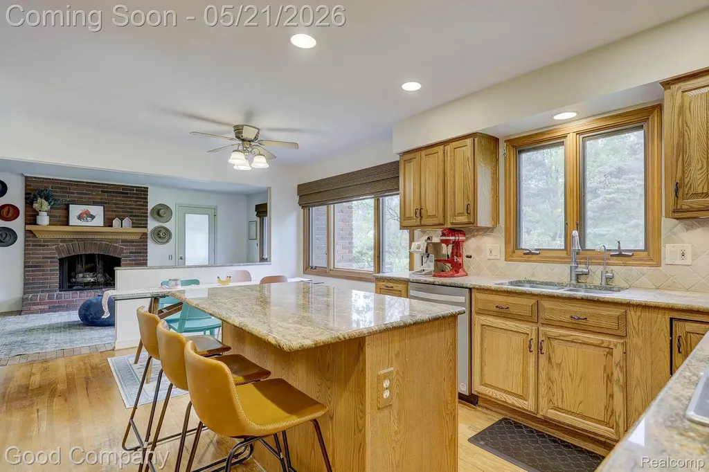 2584 Devonwood Drive Troy City MI 48098