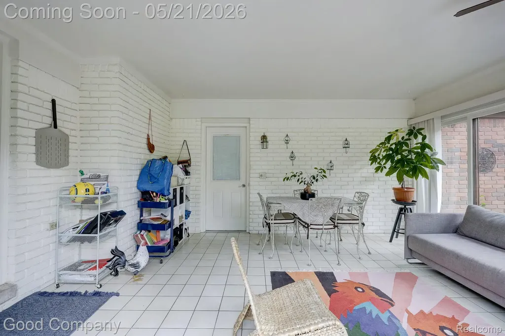 2584 Devonwood Drive Troy City MI 48098