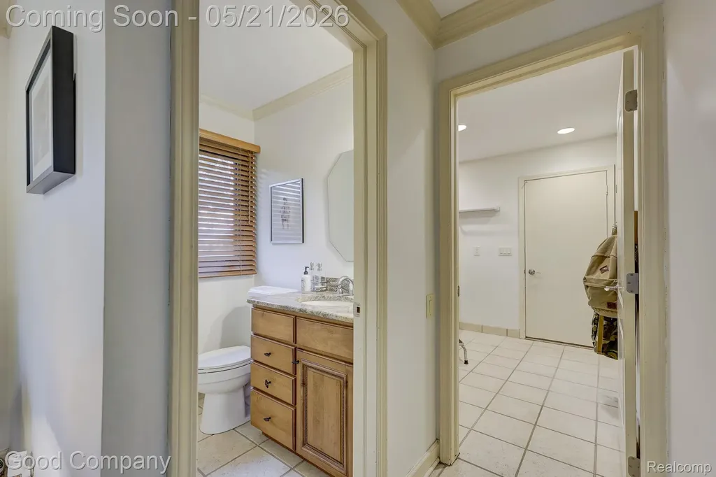 2584 Devonwood Drive Troy City MI 48098