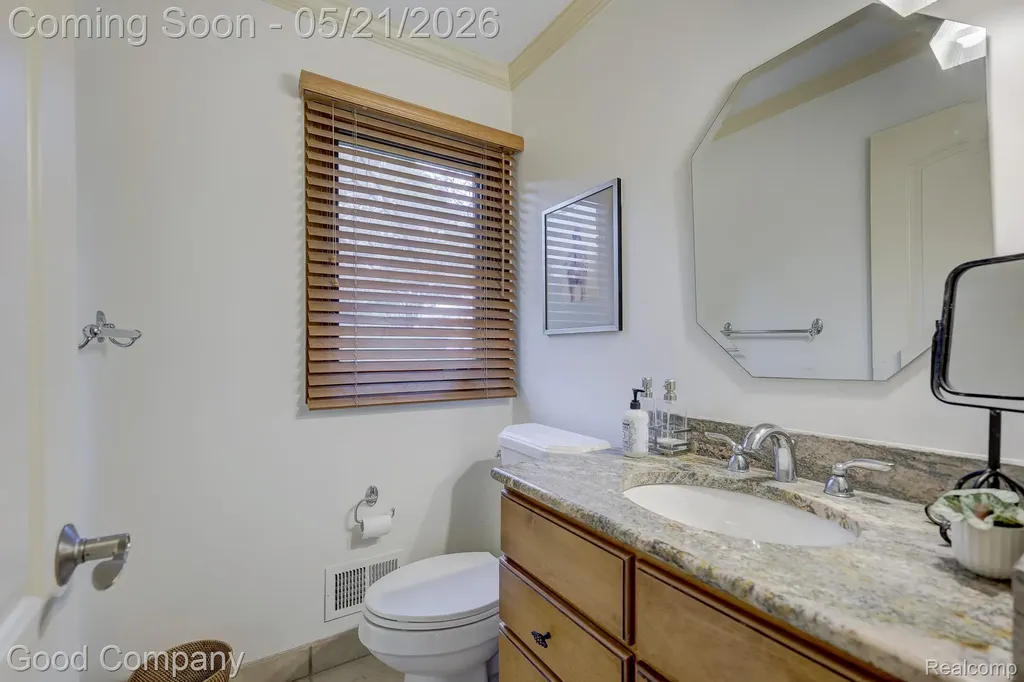 2584 Devonwood Drive Troy City MI 48098