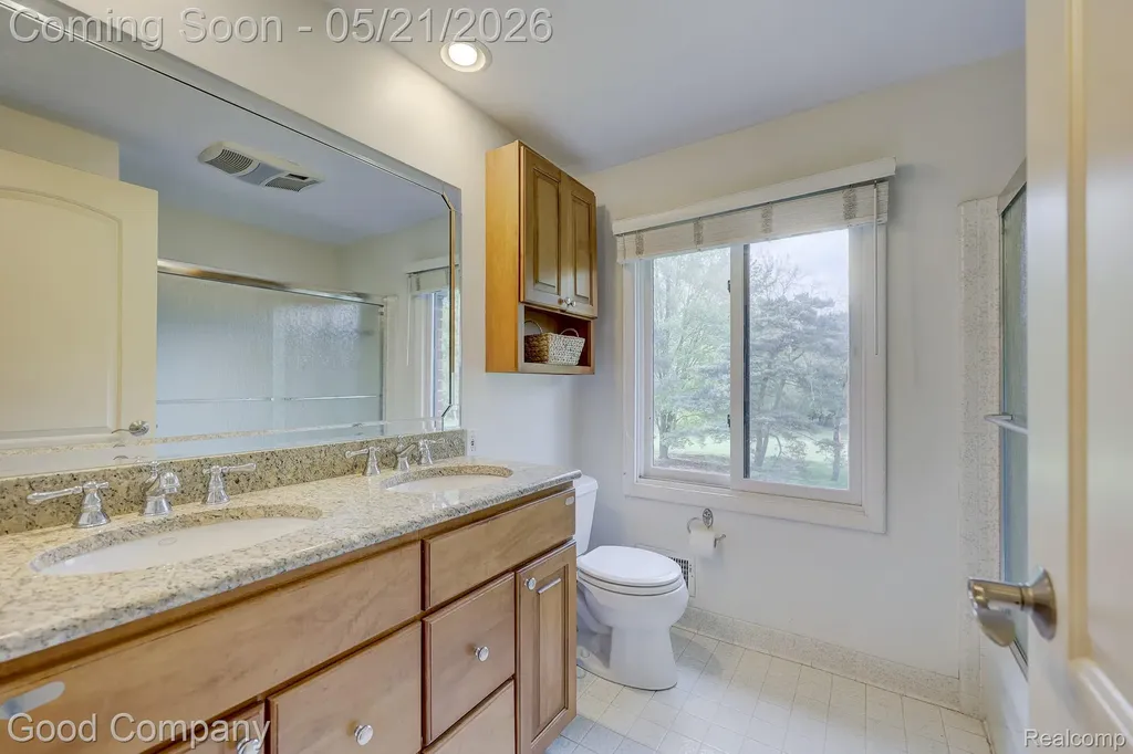 2584 Devonwood Drive Troy City MI 48098