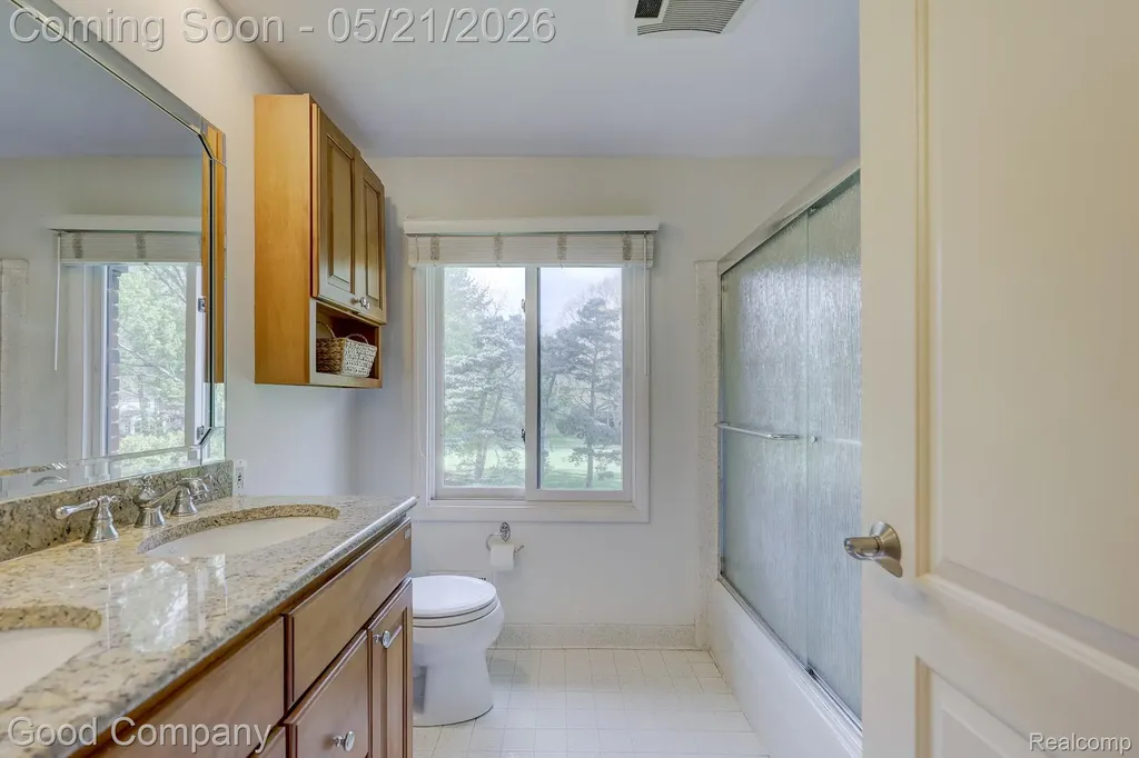 2584 Devonwood Drive Troy City MI 48098