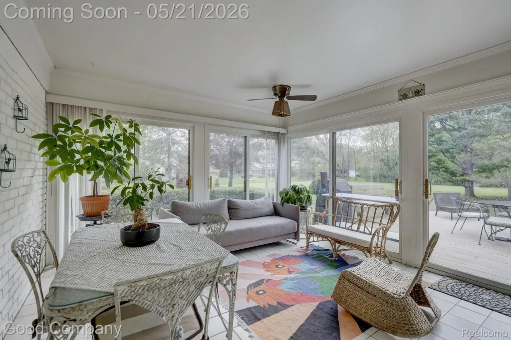 2584 Devonwood Drive Troy City MI 48098