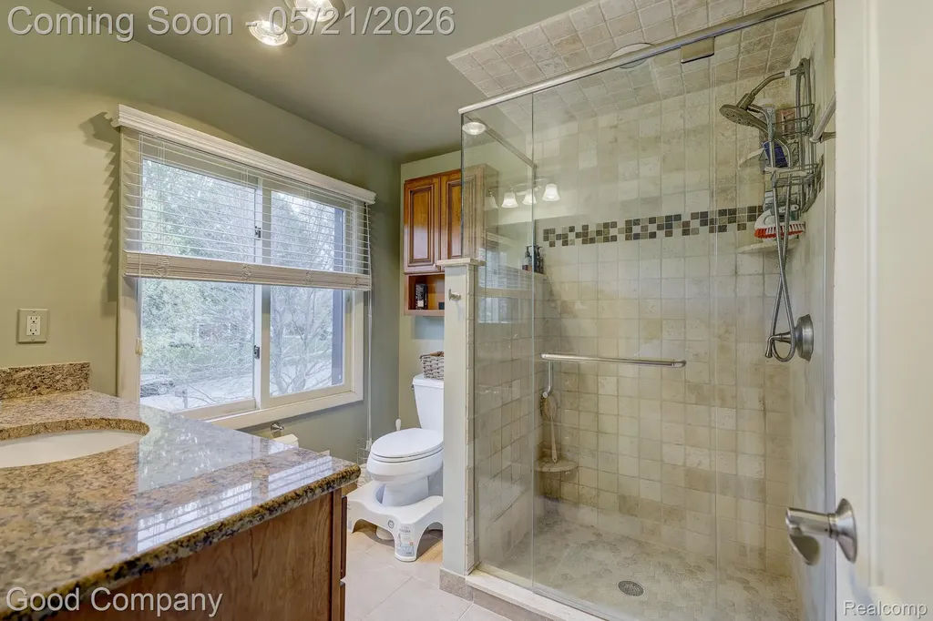 2584 Devonwood Drive Troy City MI 48098