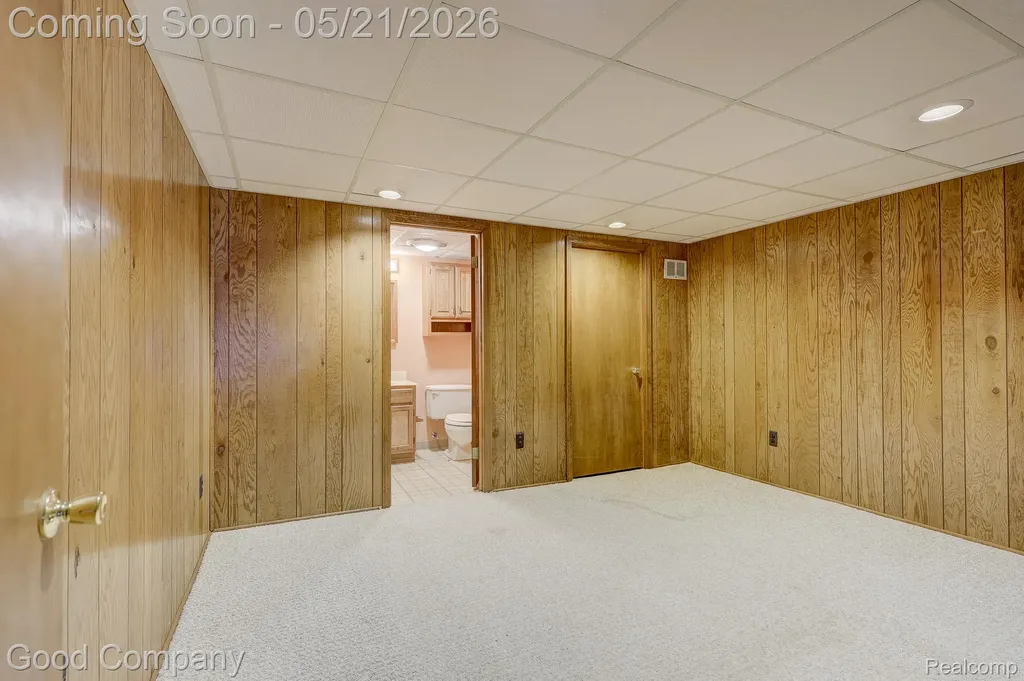 2584 Devonwood Drive Troy City MI 48098