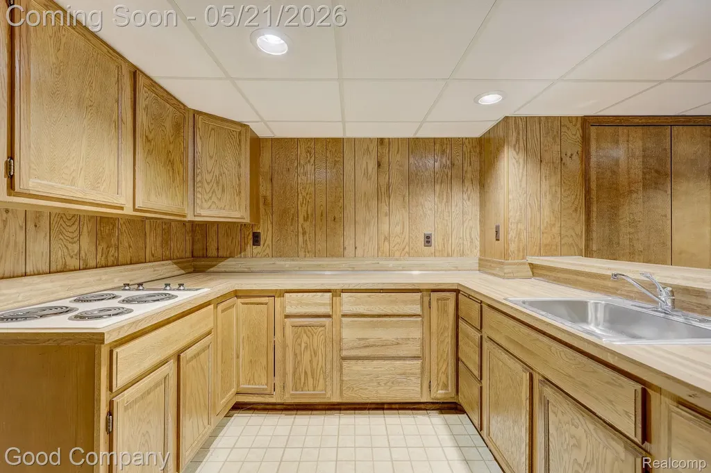 2584 Devonwood Drive Troy City MI 48098