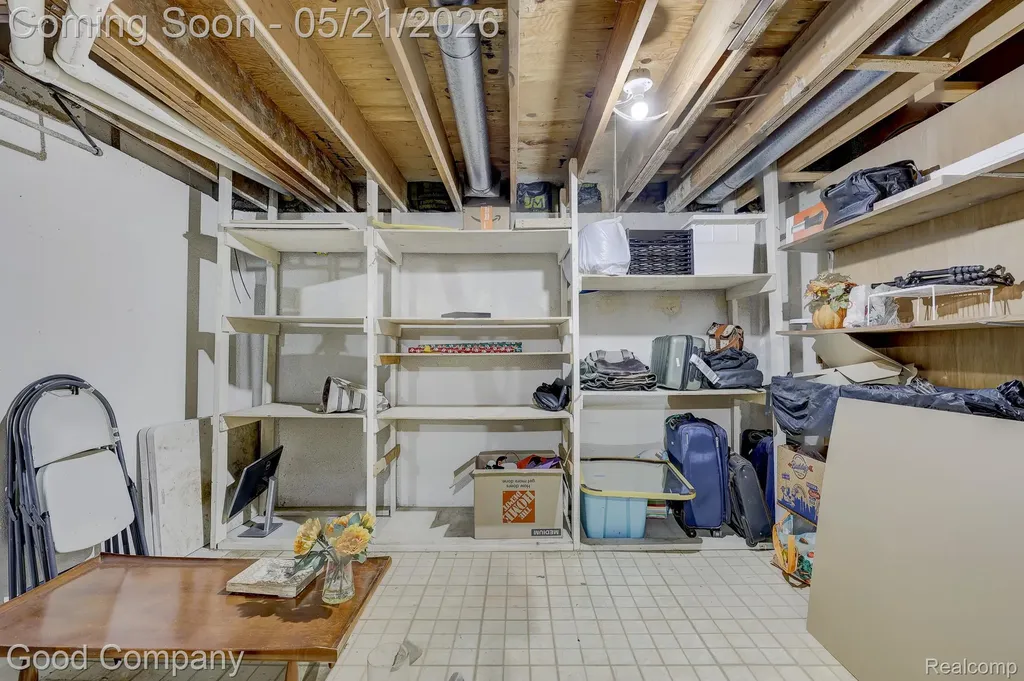 2584 Devonwood Drive Troy City MI 48098