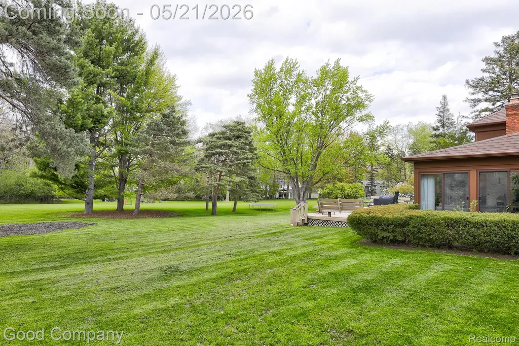 2584 Devonwood Drive Troy City MI 48098