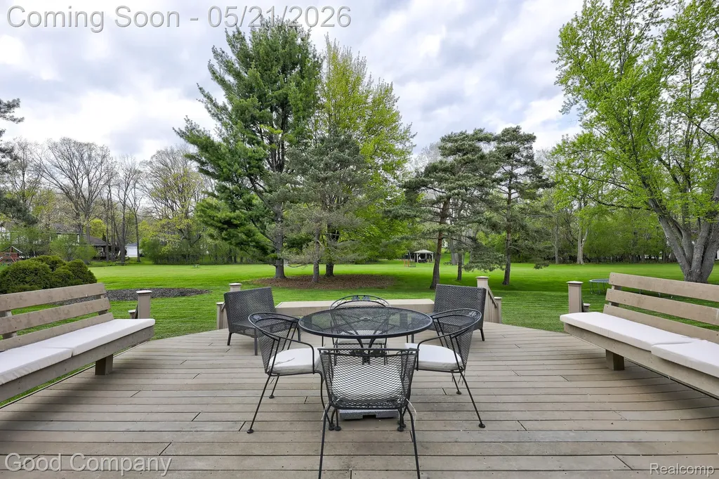 2584 Devonwood Drive Troy City MI 48098