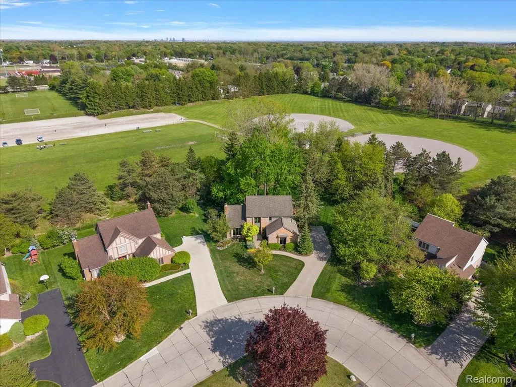 33891 Yorkridge Street Farmington Hills City MI 48331