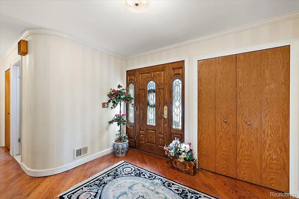 33891 Yorkridge Street Farmington Hills City MI 48331