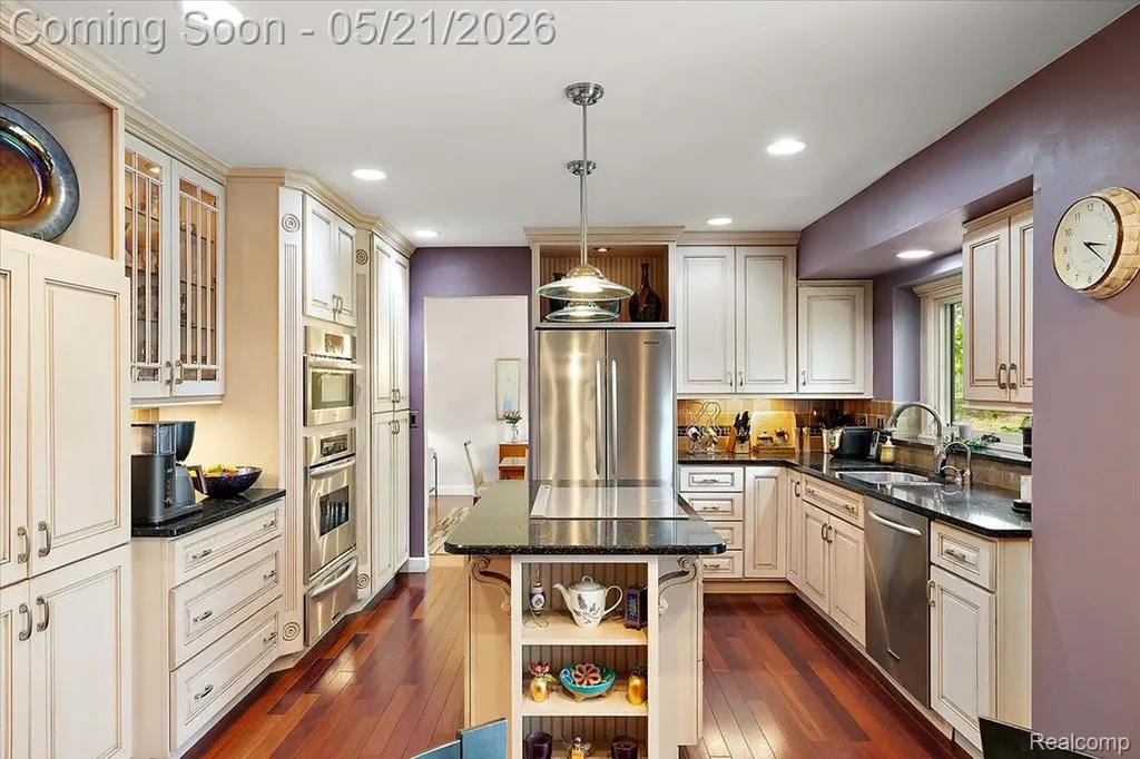 33891 Yorkridge Street Farmington Hills City MI 48331
