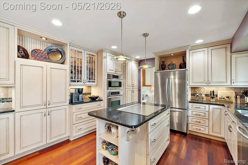 33891 Yorkridge Street Farmington Hills City MI 48331