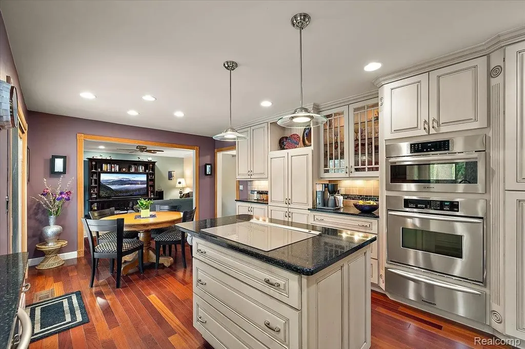 33891 Yorkridge Street Farmington Hills City MI 48331