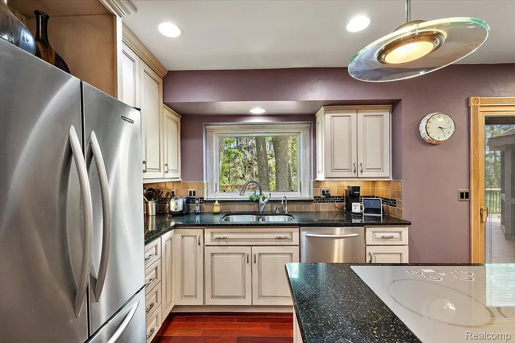 33891 Yorkridge Street Farmington Hills City MI 48331