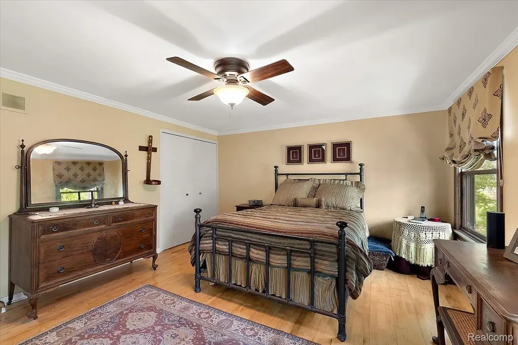 33891 Yorkridge Street Farmington Hills City MI 48331