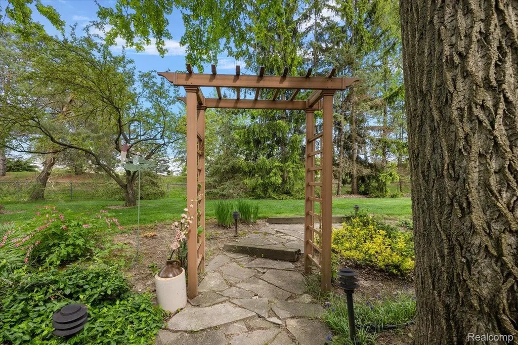 33891 Yorkridge Street Farmington Hills City MI 48331