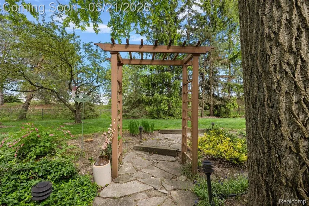 33891 Yorkridge Street Farmington Hills City MI 48331