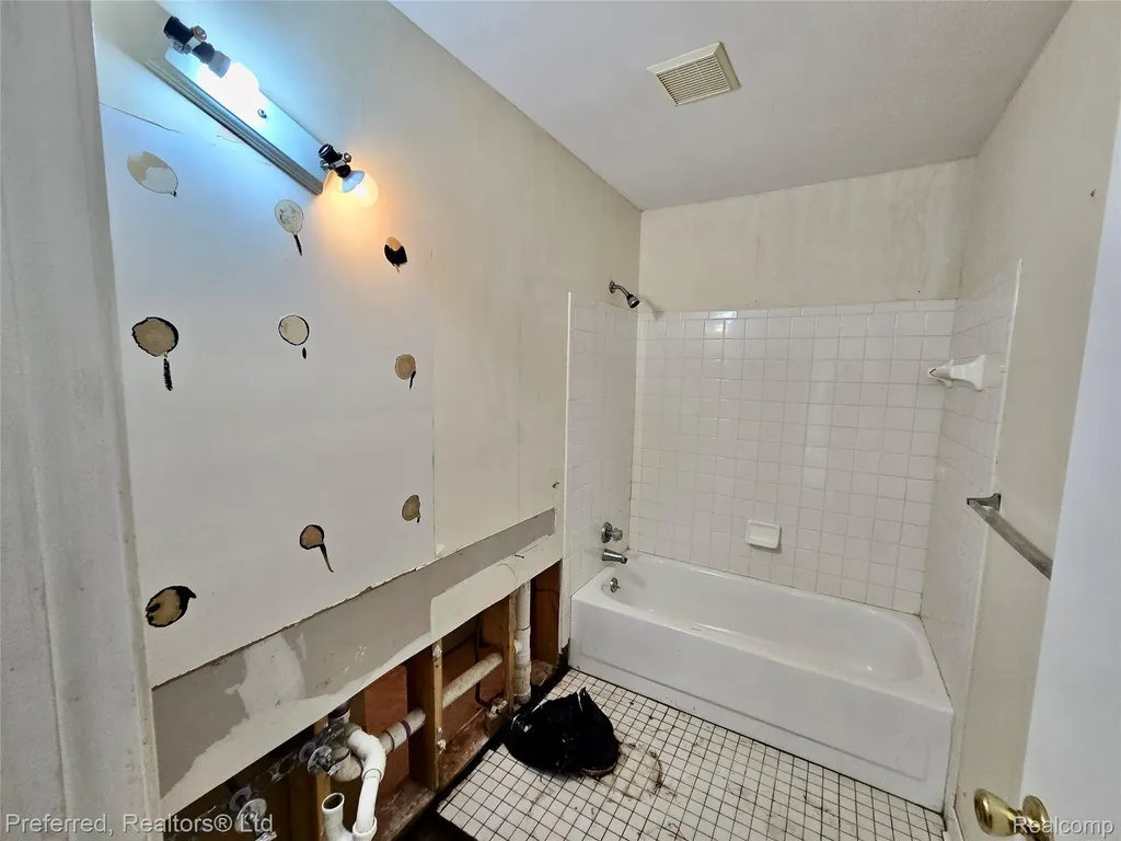 771 Clubhouse Drive Ypsilanti Charter Township MI 48197
