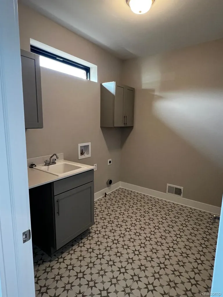 3657 Kinsley Boulevard Superior Charter Township MI 48105