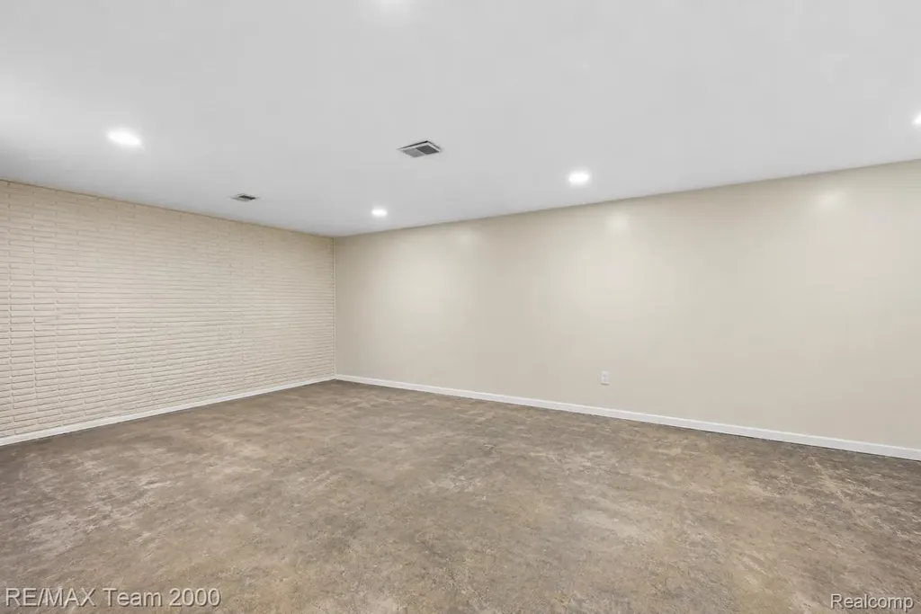111 Brentwood Drive Dearborn City MI 48124