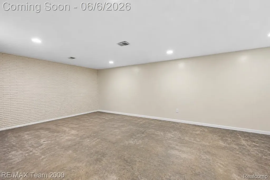 111 Brentwood Drive Dearborn City MI 48124
