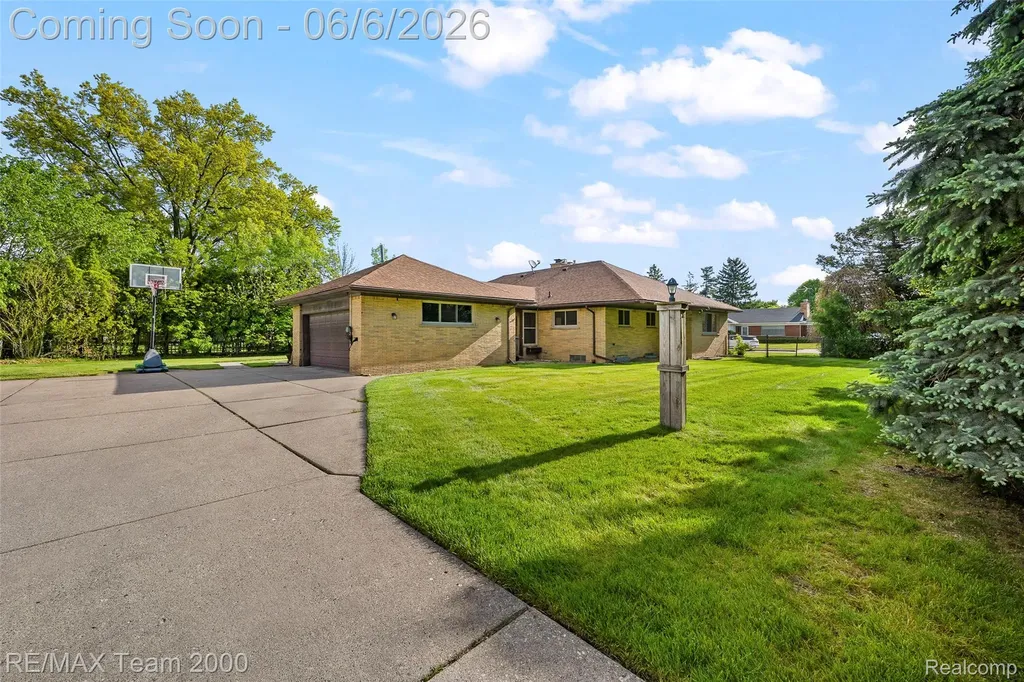 111 Brentwood Drive Dearborn City MI 48124