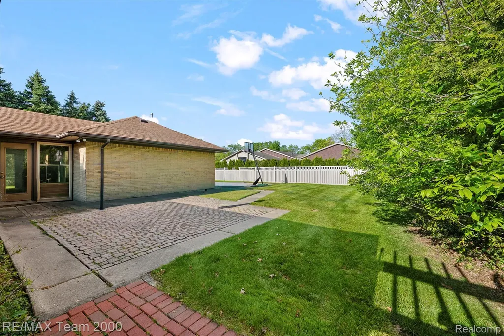 111 Brentwood Drive Dearborn City MI 48124