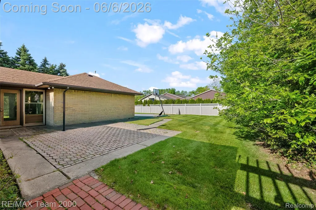 111 Brentwood Drive Dearborn City MI 48124