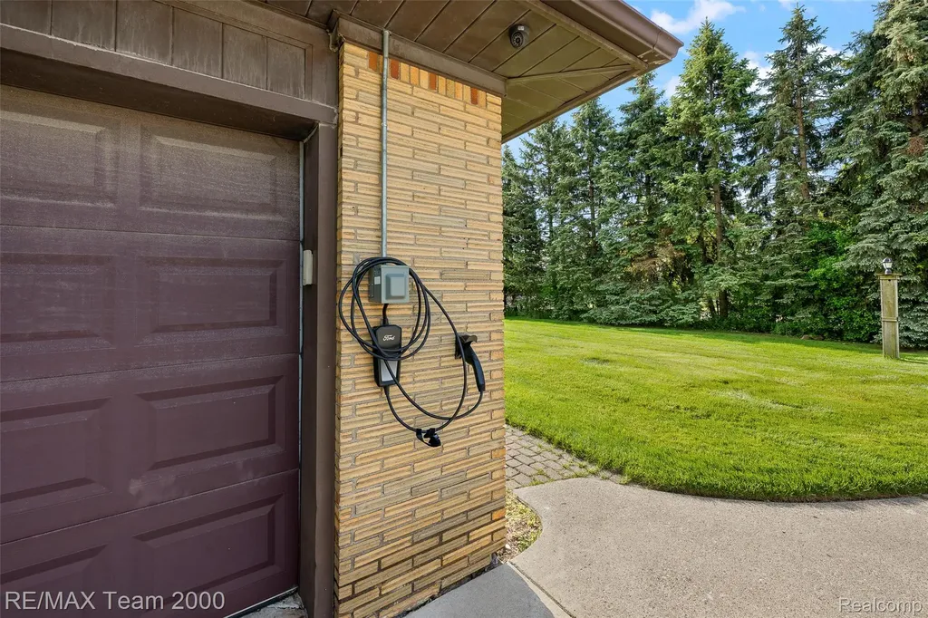 111 Brentwood Drive Dearborn City MI 48124