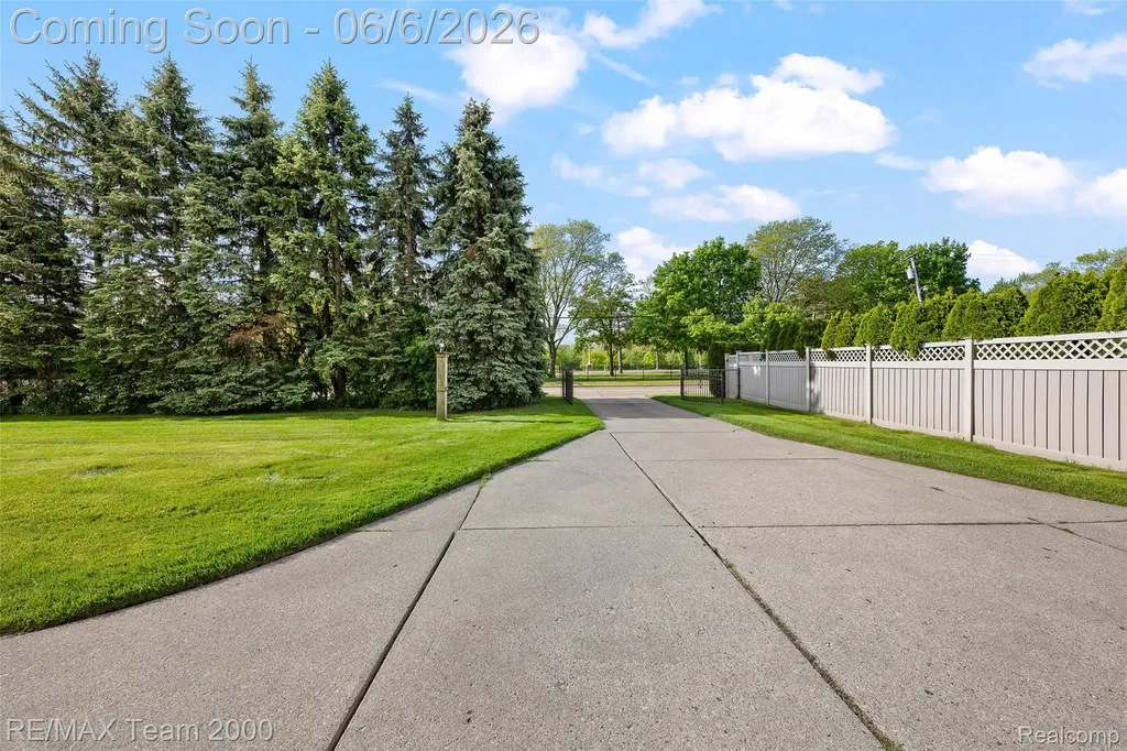 111 Brentwood Drive Dearborn City MI 48124