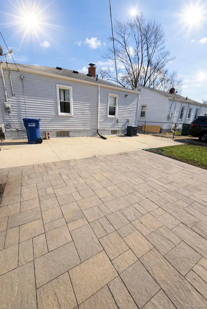 1282 Applewood Avenue Lincoln Park City MI 48146
