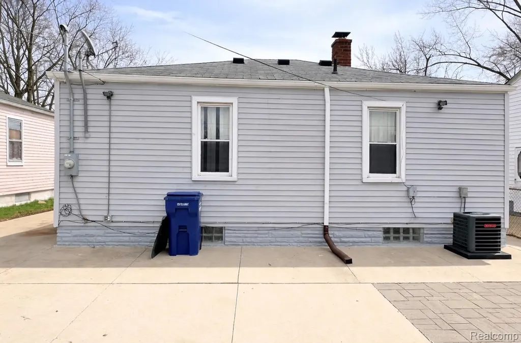 1282 Applewood Avenue Lincoln Park City MI 48146